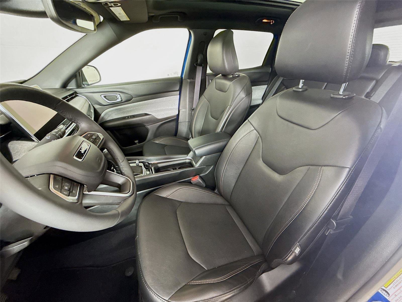 Used 2023 Jeep Compass Latitude w/ Sun and Sound Group image 5