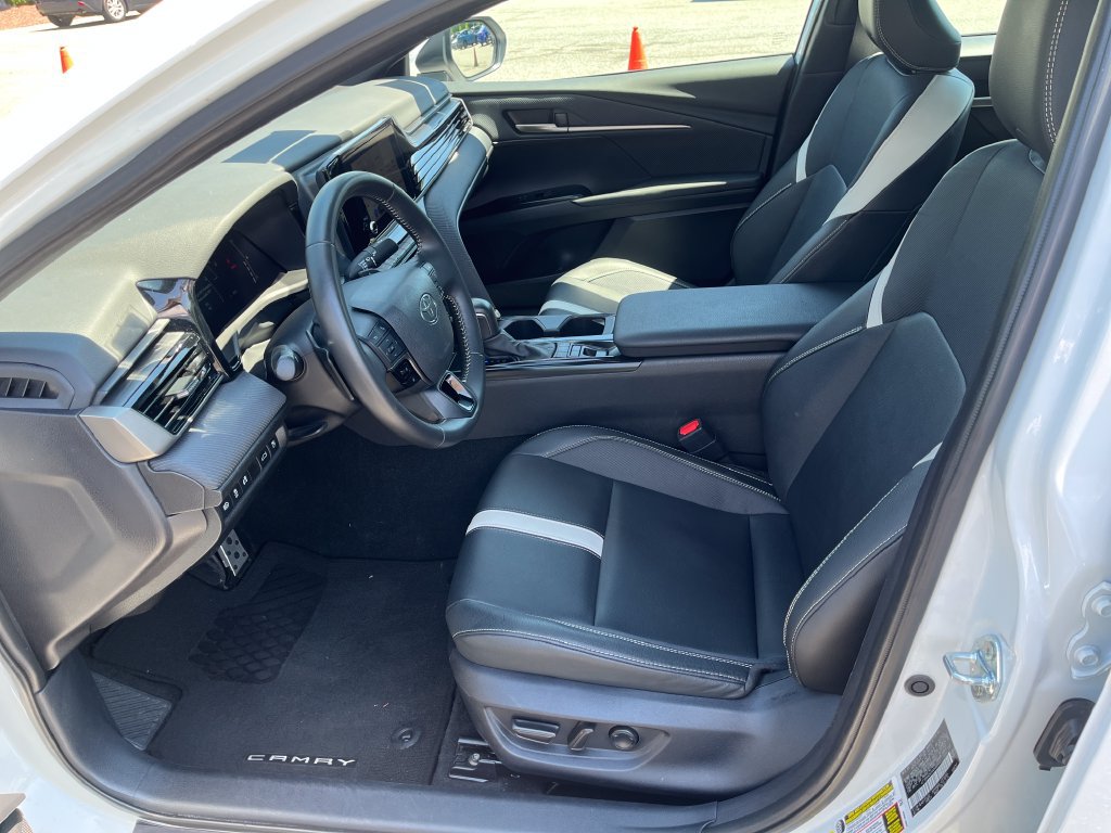 Used 2025 Toyota Camry SE FWD image 30
