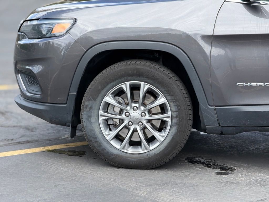 Used 2019 Jeep Cherokee Latitude Plus w/ Comfort/Convenience Group image 8