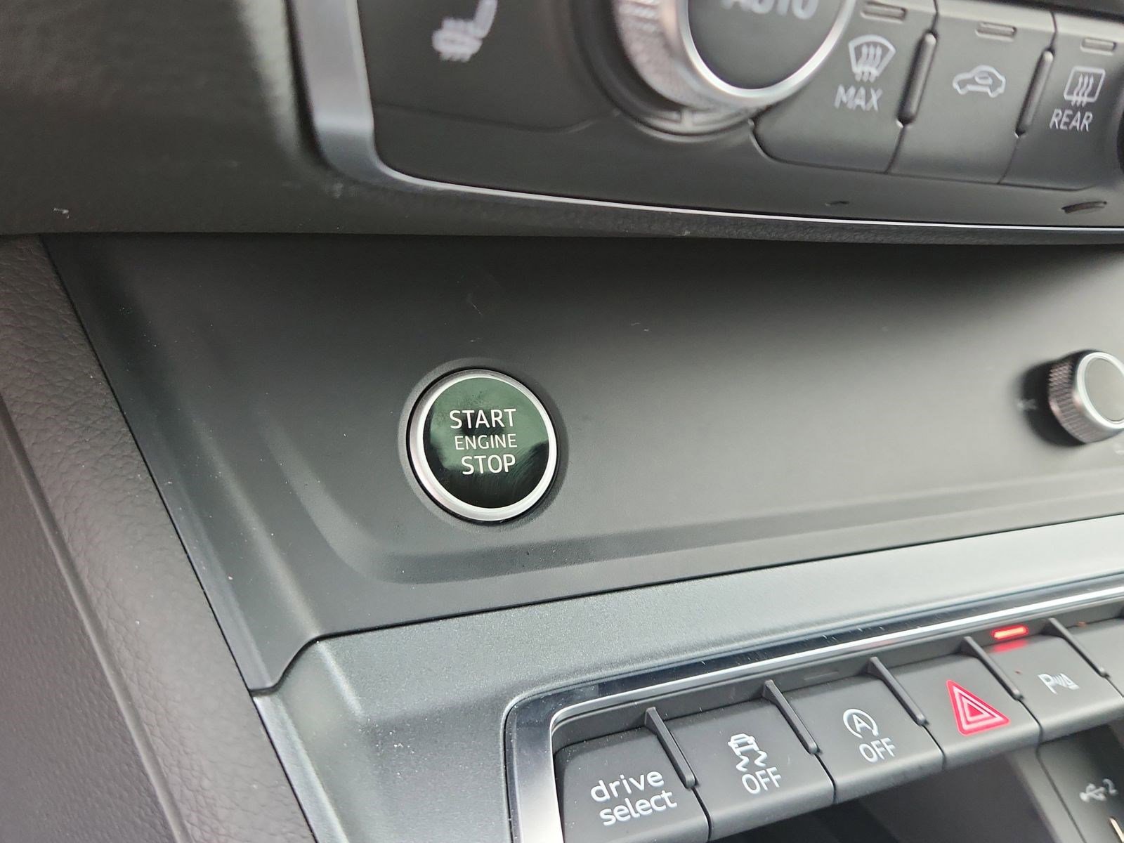 Certified 2025 Audi Q3 2.0T Premium w/ Convenience Package image 29