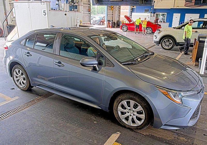 Used 2022 Toyota Corolla LE FWD image 4