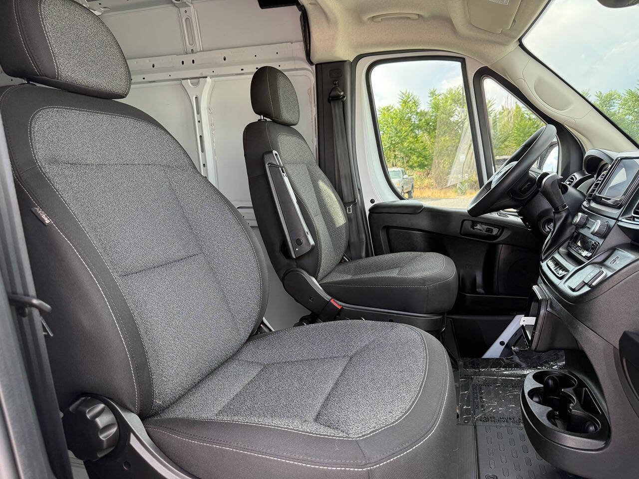 Used 2025 RAM ProMaster 2500 w/ Convenience Group FWD image 22