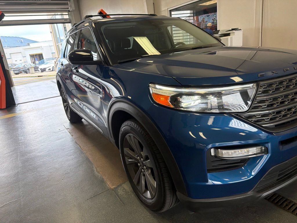 Used 2023 Ford Explorer XLT w/ Equipment Group 202A AWD/4WD image 6
