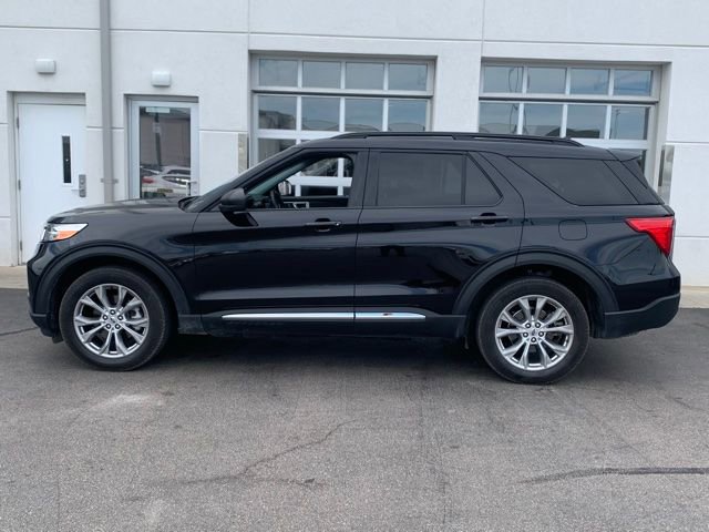 Used 2024 Ford Explorer XLT w/ Equipment Group 202A AWD/4WD image 3