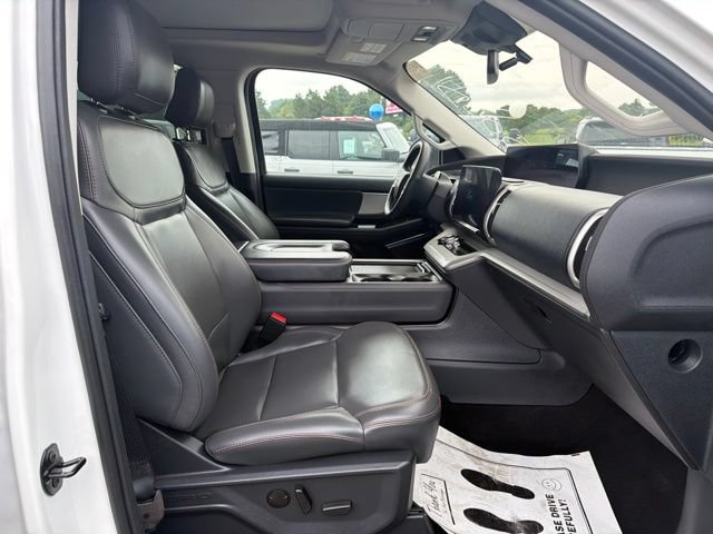 Used 2025 Ford Expedition Active AWD/4WD image 31