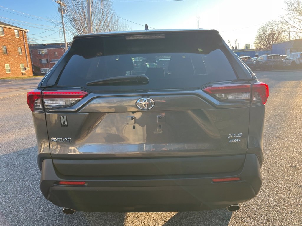 Used 2019 Toyota RAV4 XLE image 4
