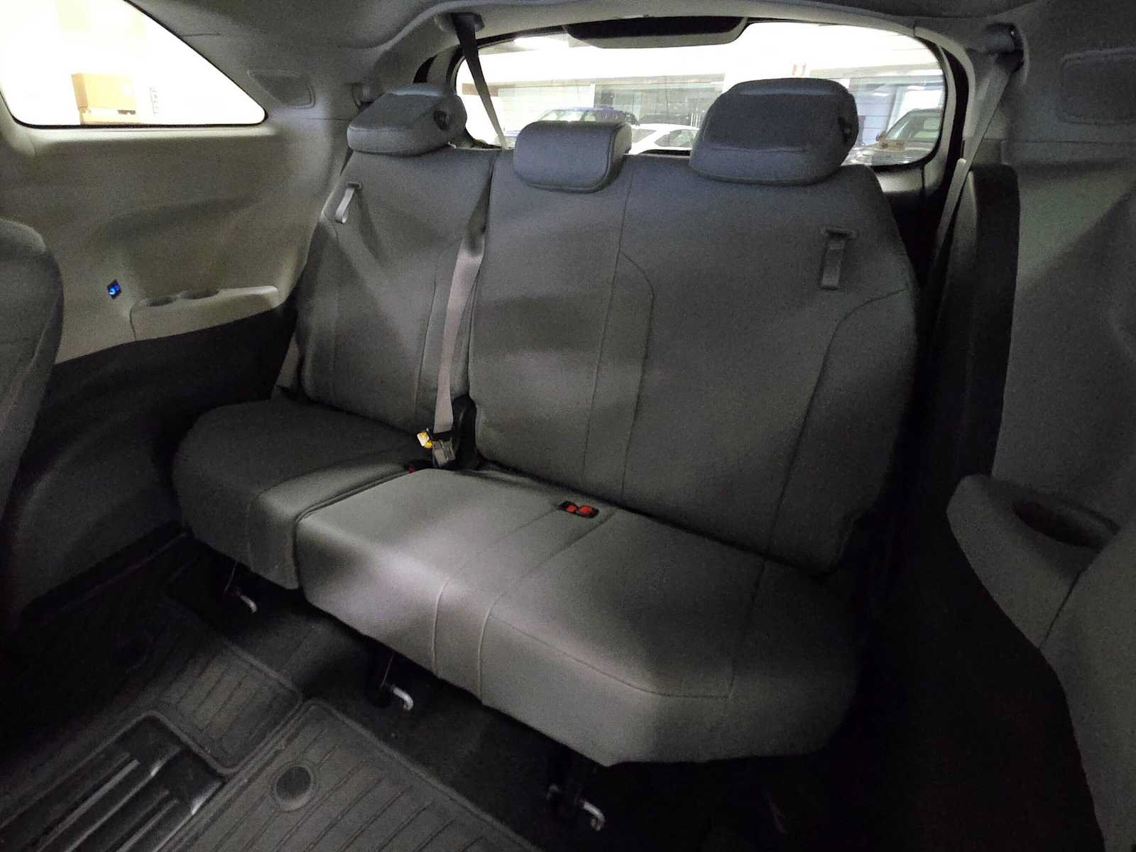 Used 2021 Toyota Sienna XLE w/ XLE Plus Package FWD image 18