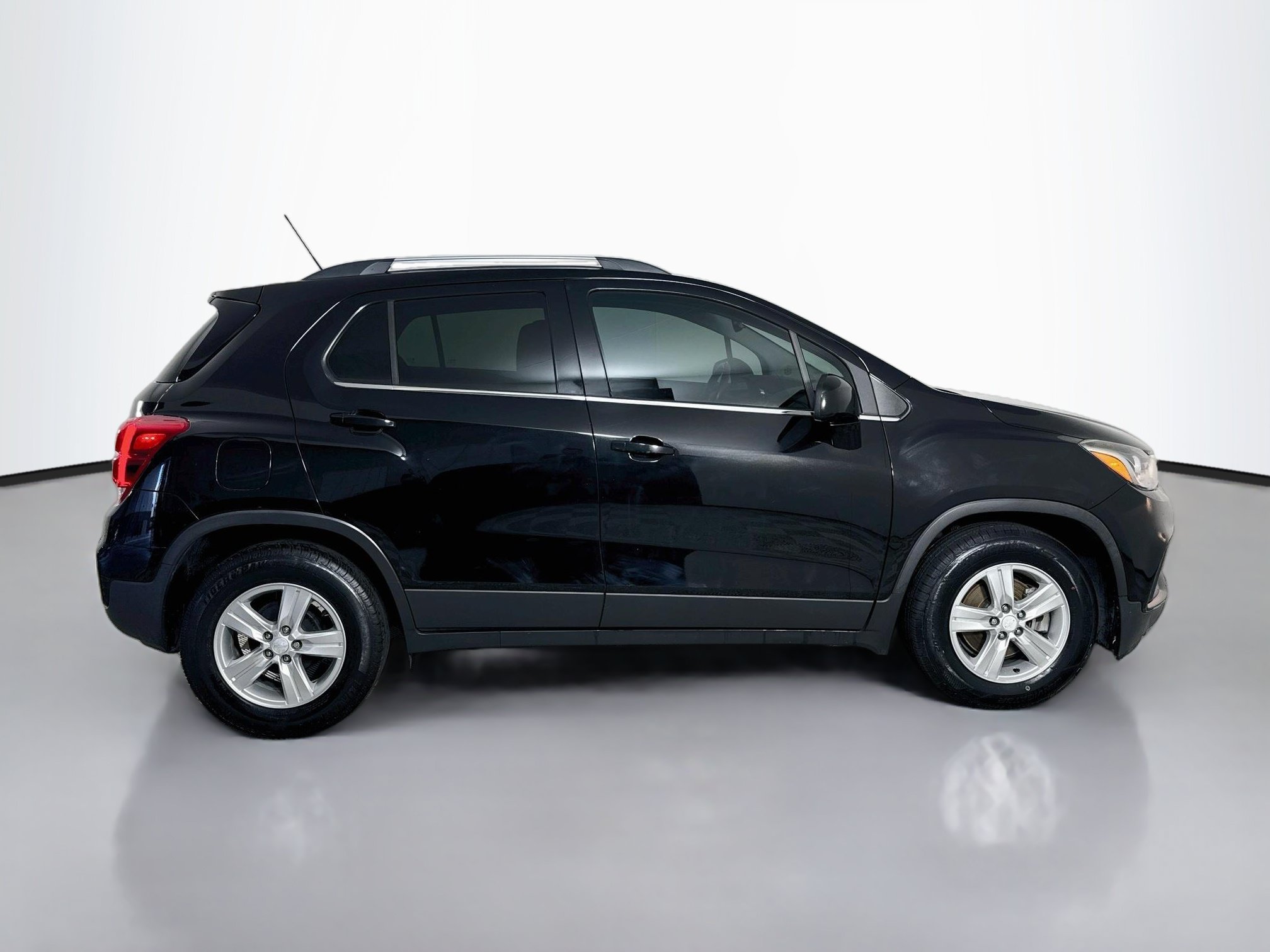 Used 2020 Chevrolet Trax LT FWD image 11