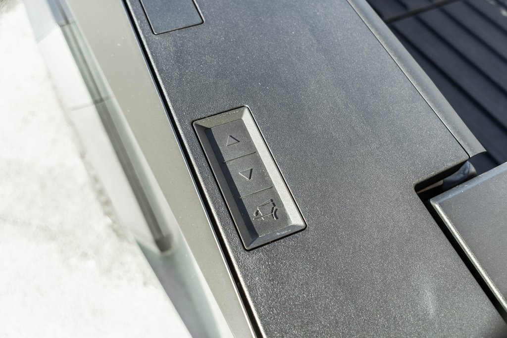 Used 2024 Tesla Cybertruck AWD Crew Cab image 42