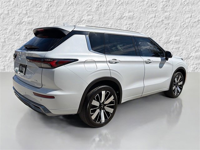Used 2025 Mitsubishi Outlander SEL image 3