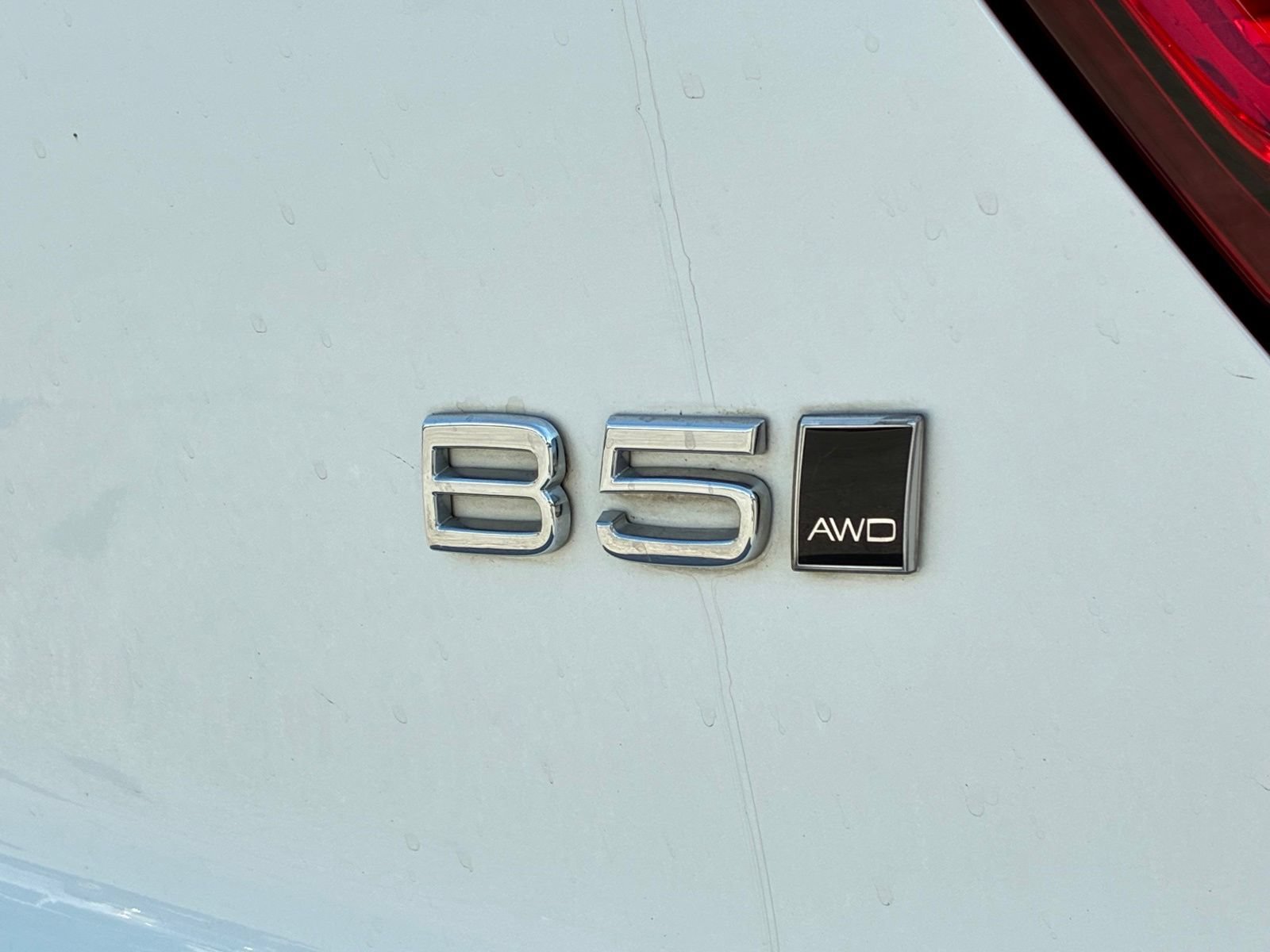 Used 2024 Volvo XC40 B5 Plus AWD/4WD image 11