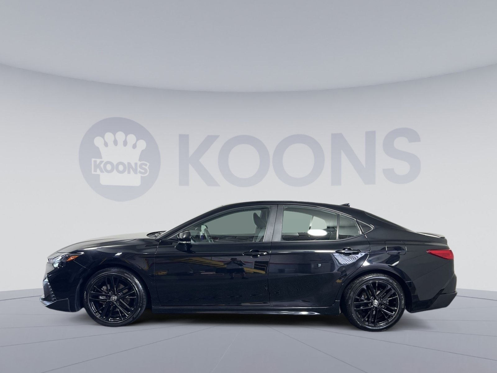 Used 2025 Toyota Camry SE FWD image 7