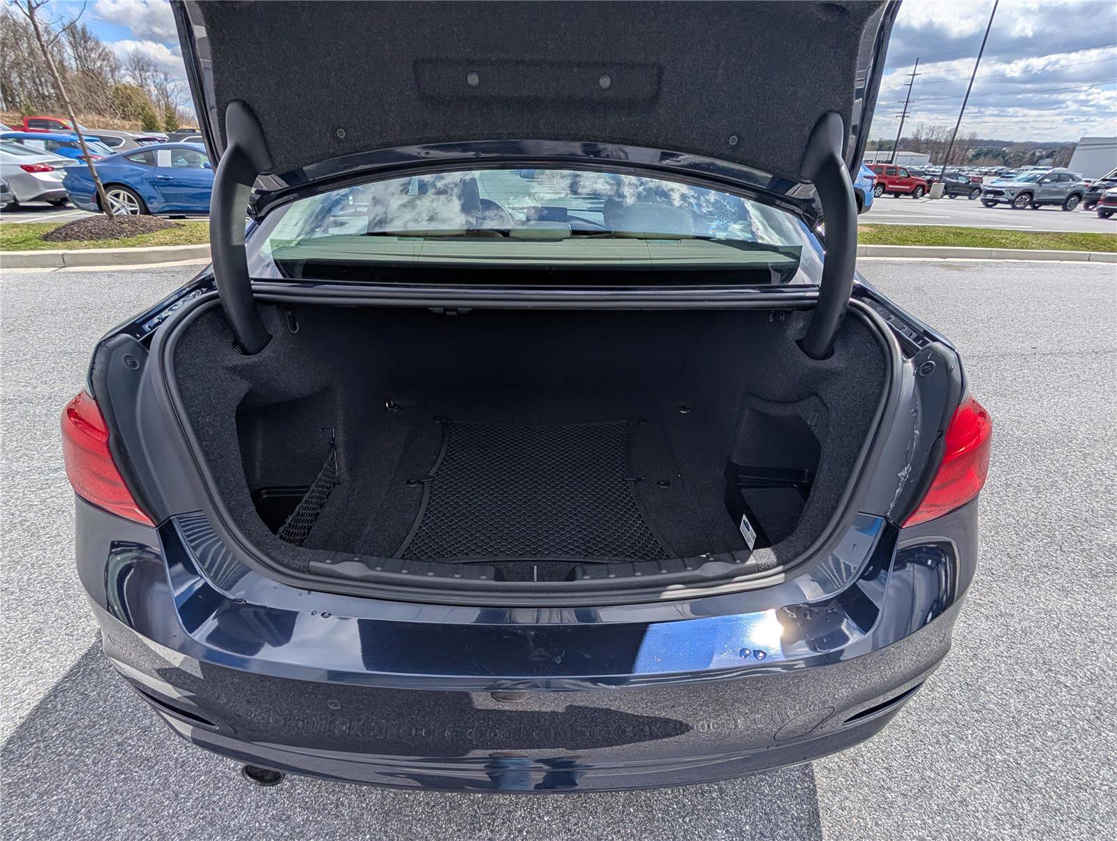 Used 2017 BMW 320i xDrive 320i xDrive image 12