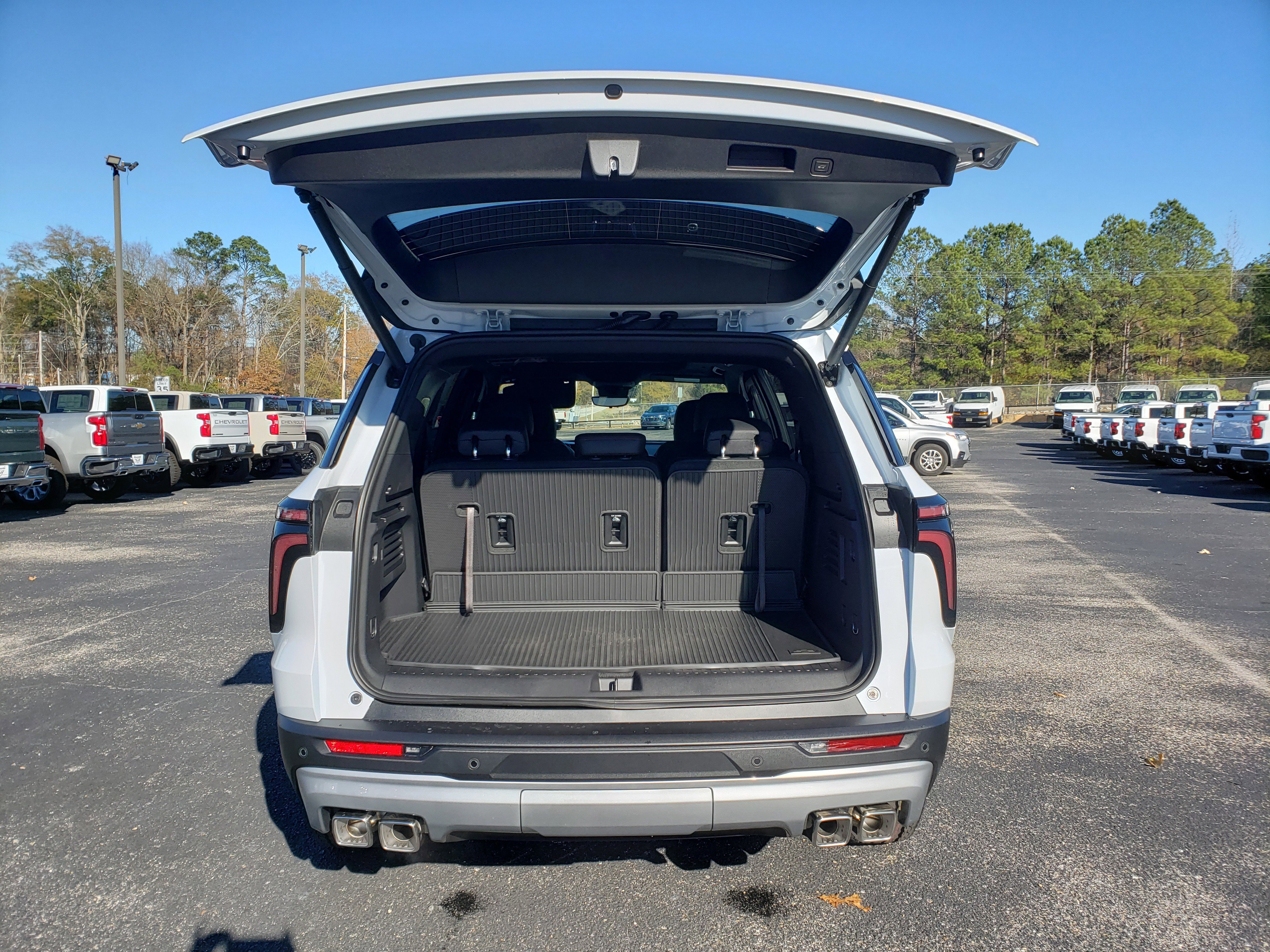 New 2026 Chevrolet Traverse Z71 w/ Driver Confidence Package image 9
