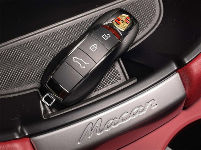 New 2026 Porsche Macan image 40