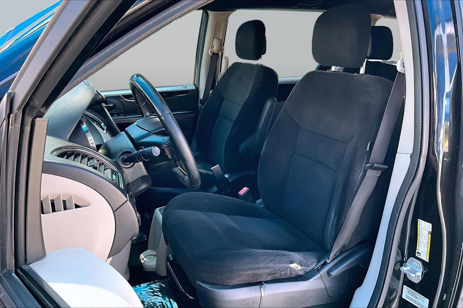 Used 2015 Dodge Grand Caravan SE FWD image 8