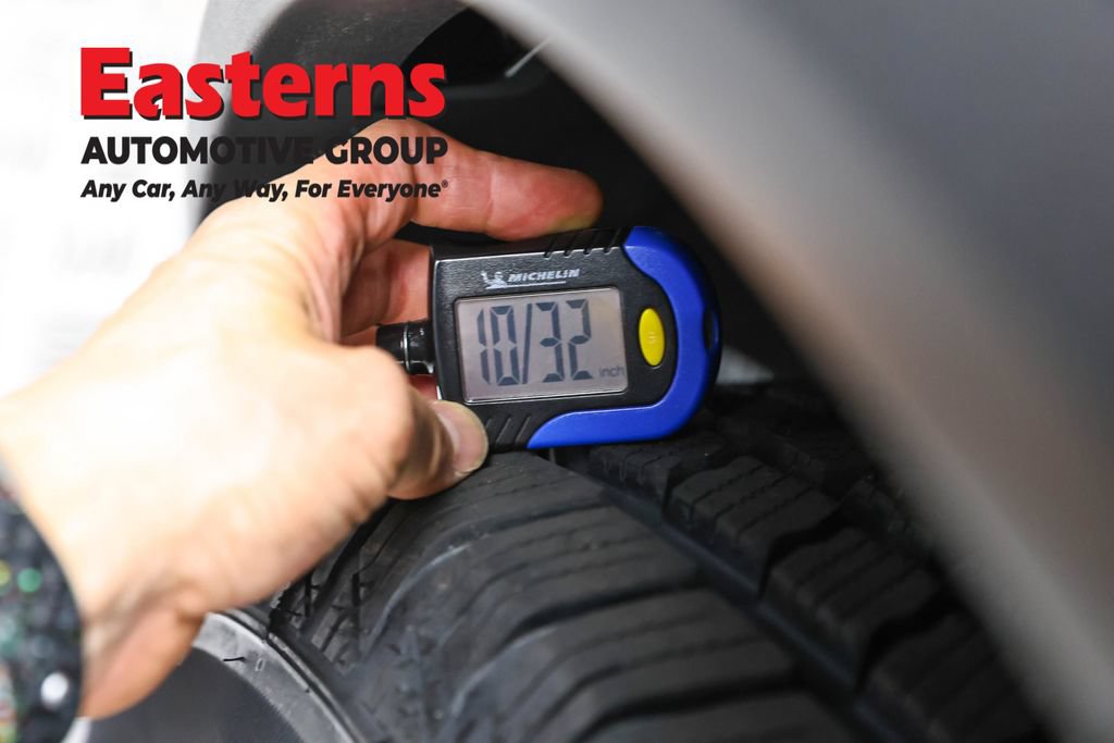 Used 2023 Nissan Rogue S AWD/4WD image 28