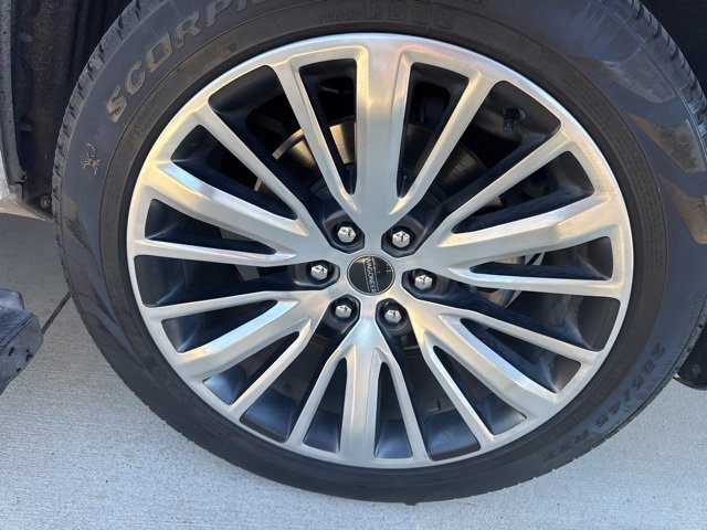 Used 2023 Jeep Grand Wagoneer Series III image 19