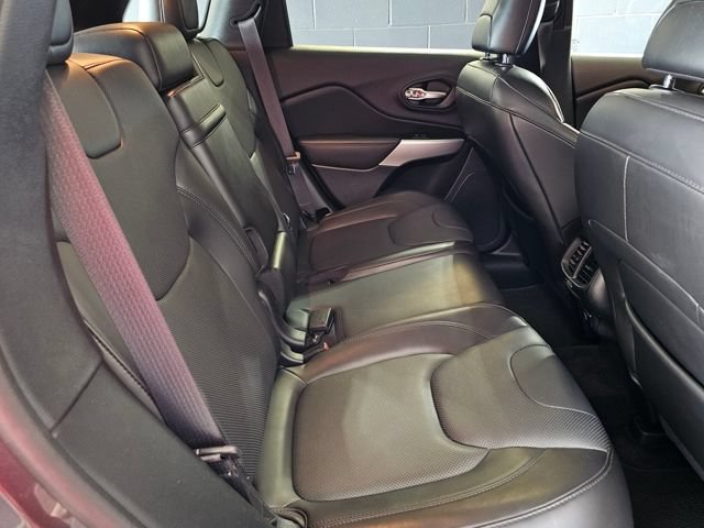 Used 2018 Jeep Cherokee Overland w/ Technology Group AWD/4WD image 31