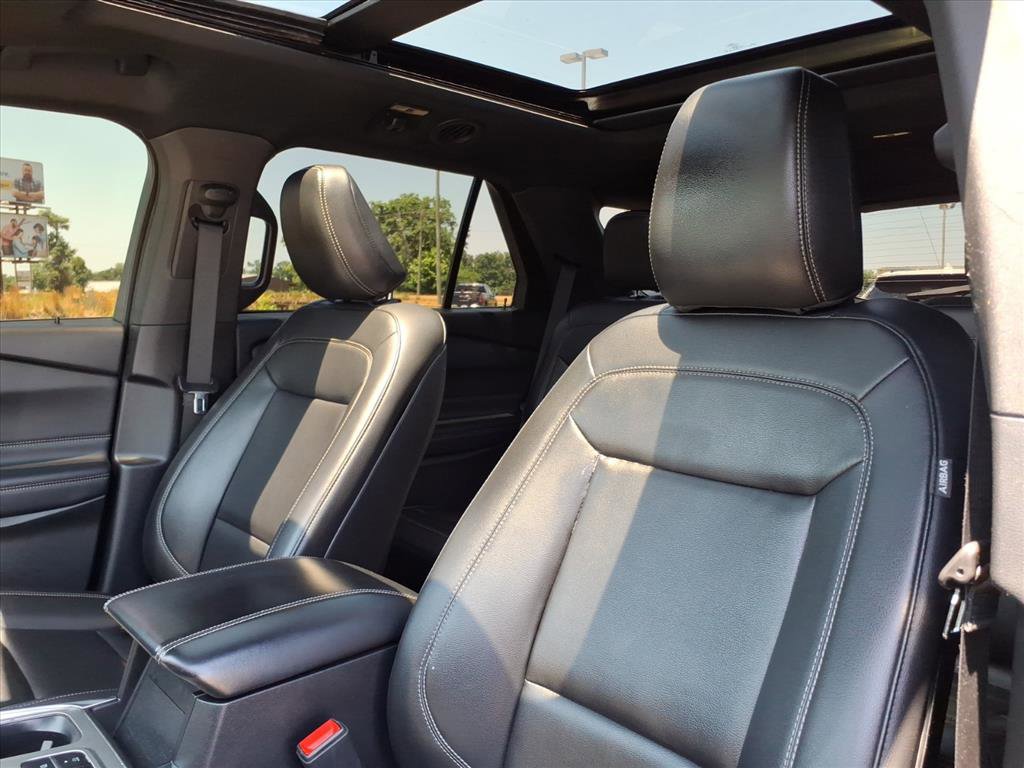 Used 2020 Ford Explorer XLT w/ Equipment Group 202A RWD image 18