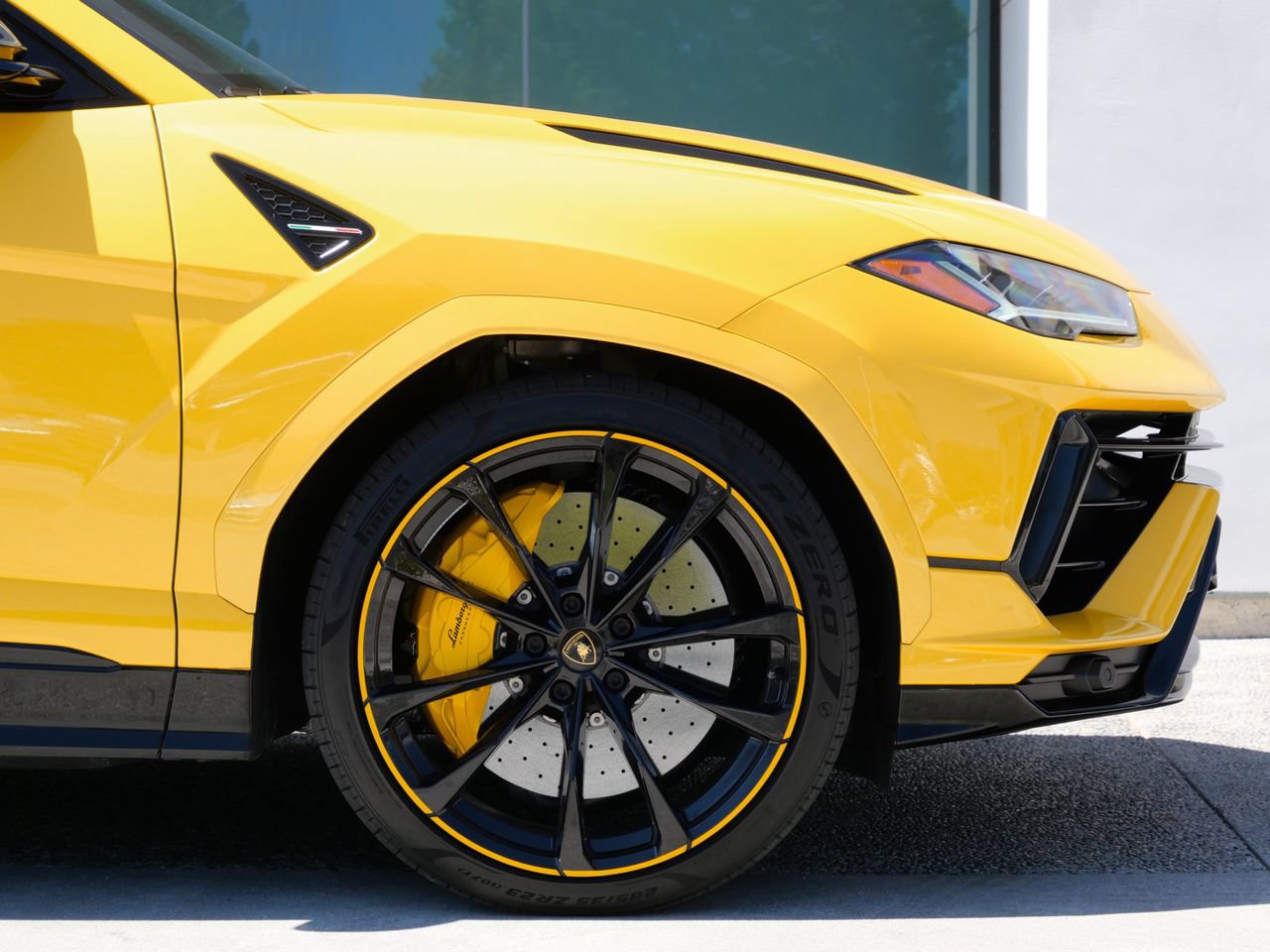 Used 2024 Lamborghini Urus S AWD/4WD image 9
