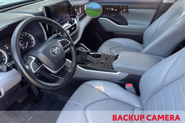 Used 2023 Toyota Highlander XLE AWD/4WD image 15