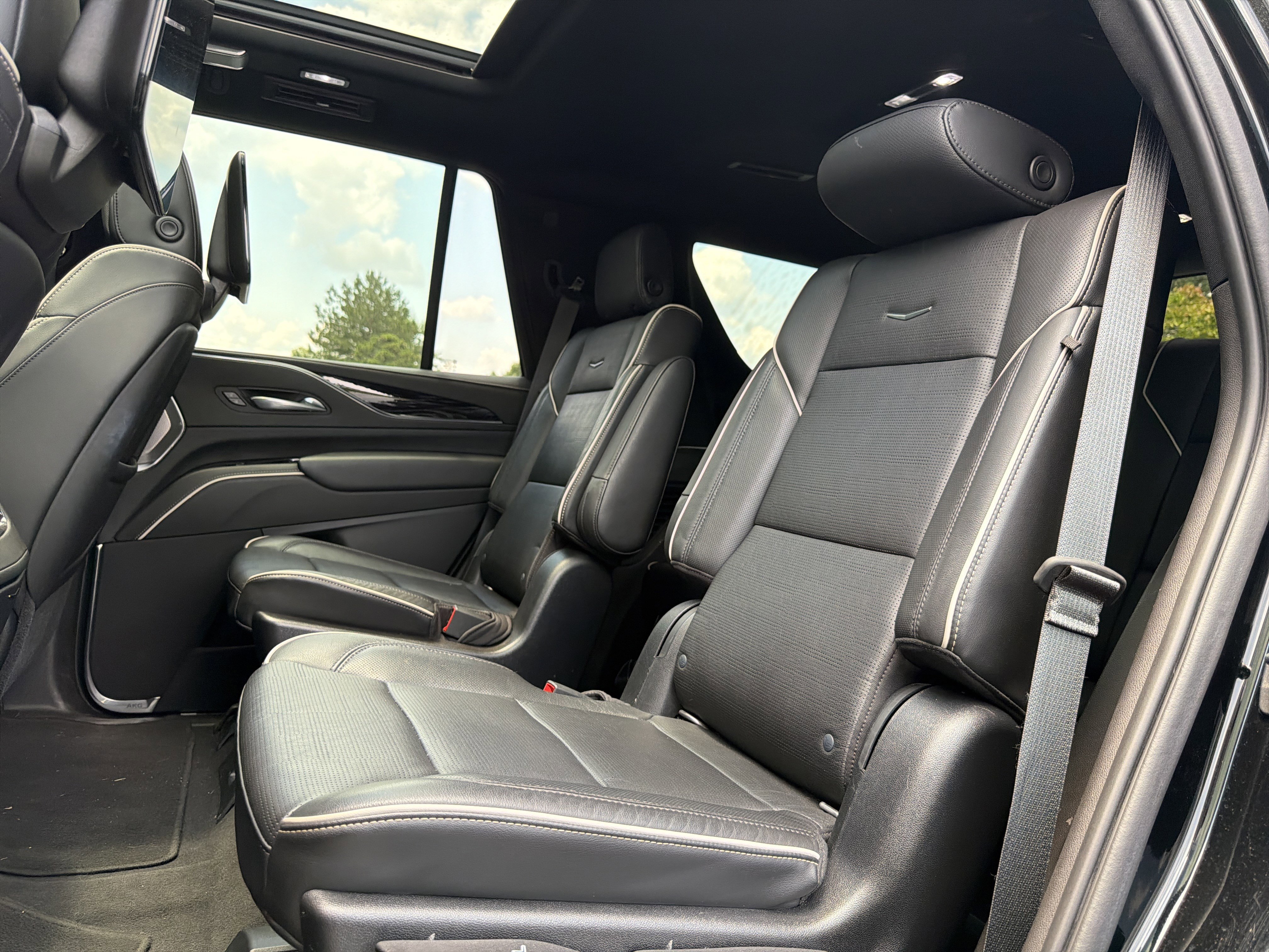 Used 2021 Cadillac Escalade Sport w/ Driver Assist Tech Package AWD/4WD image 8