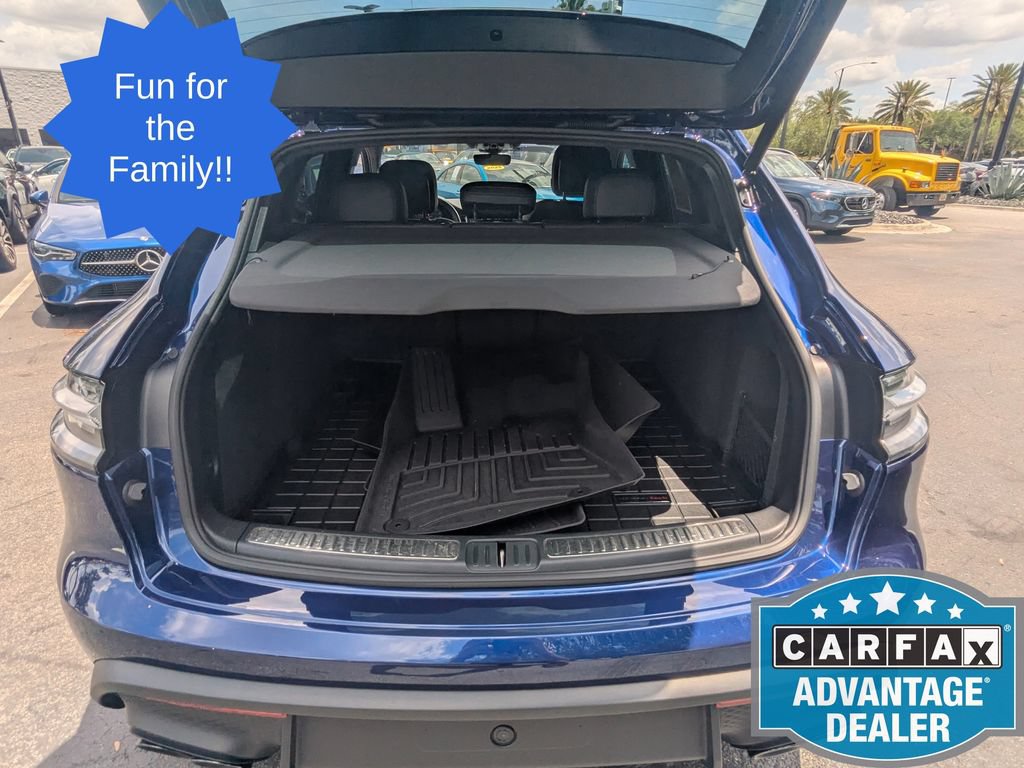 Used 2025 Porsche Macan AWD/4WD image 23