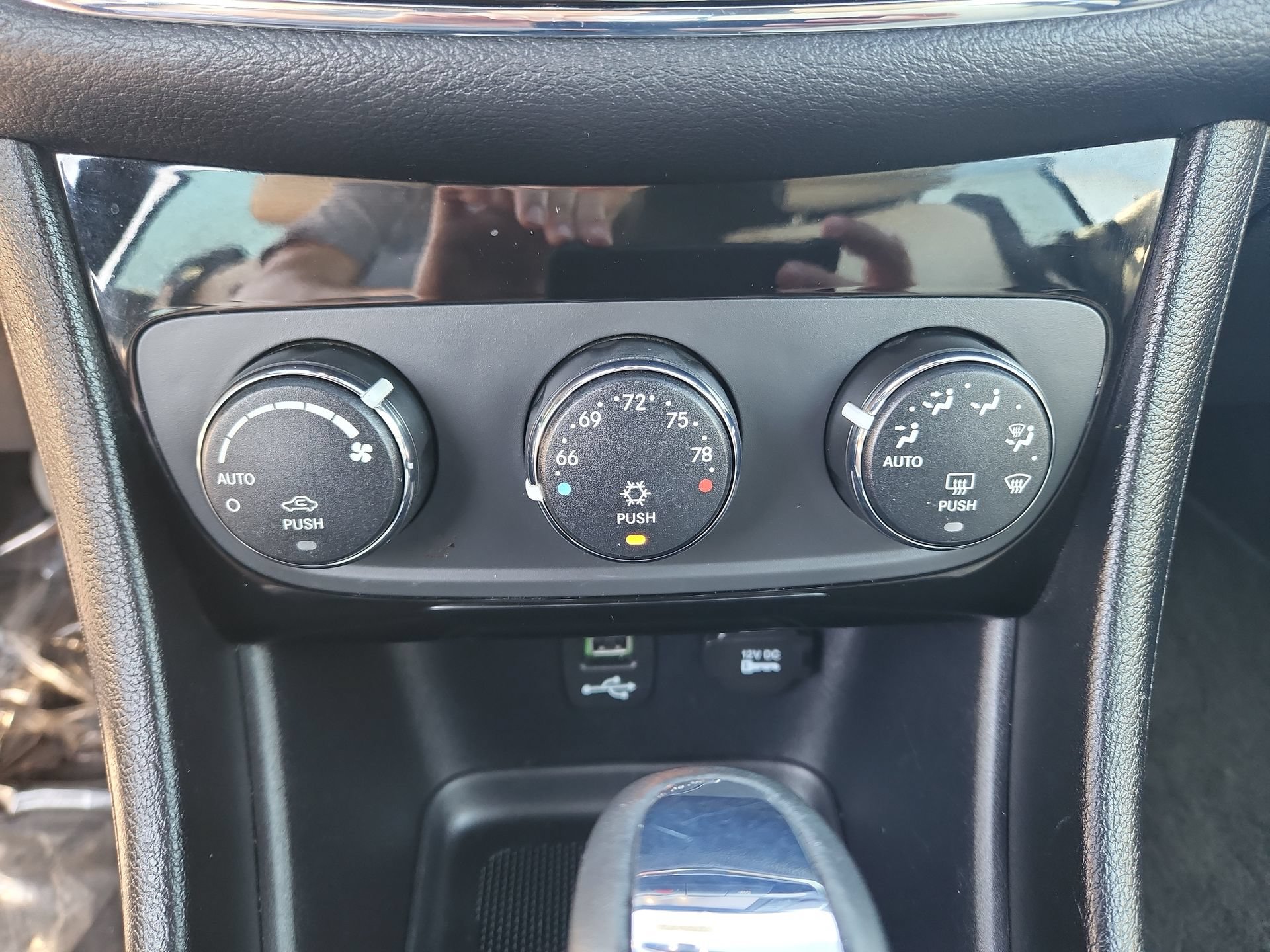 Used 2013 Chrysler 200 Limited FWD image 16