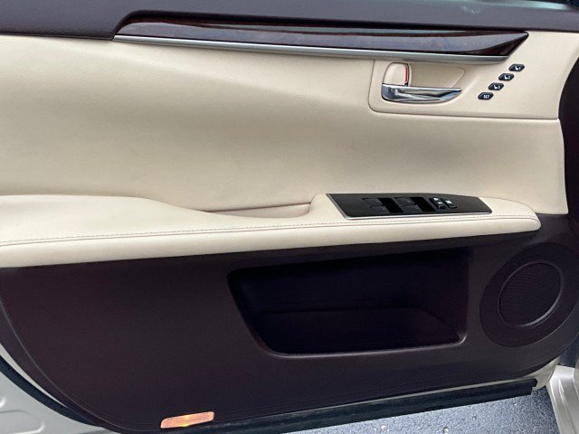Used 2018 Lexus ES 350 w/ Luxury Package w/Wood Trim FWD image 32