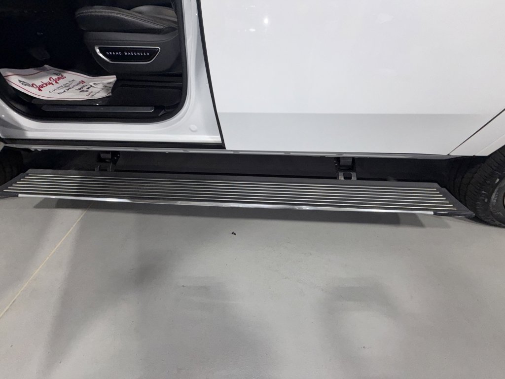 Used 2023 Jeep Grand Wagoneer L 4WD image 29