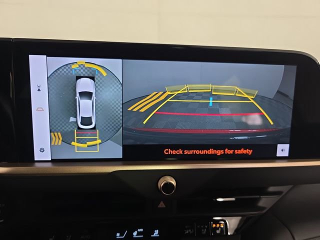 Used 2025 Toyota Crown Limited w/ Advanced Technology Package AWD/4WD image 14