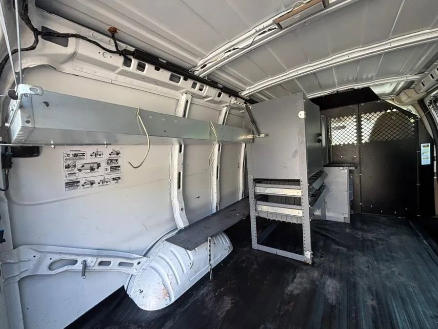 Used 2011 Chevrolet Express 2500 image 24