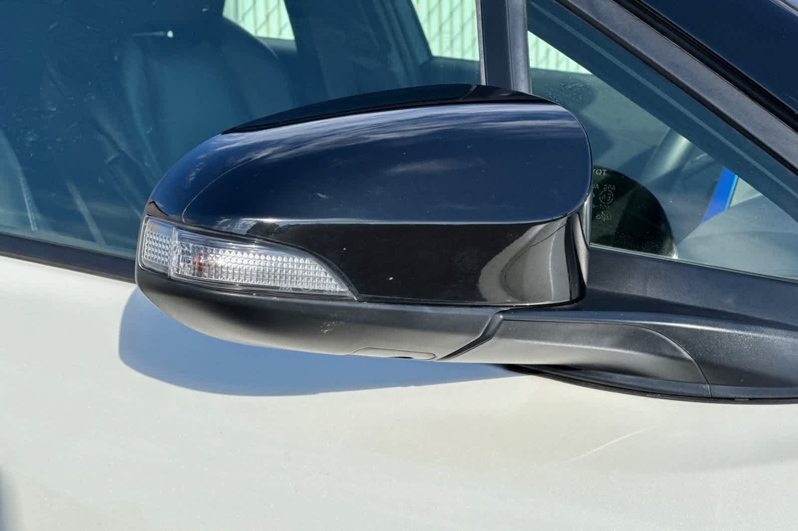 Used 2020 Toyota C-HR XLE FWD image 19