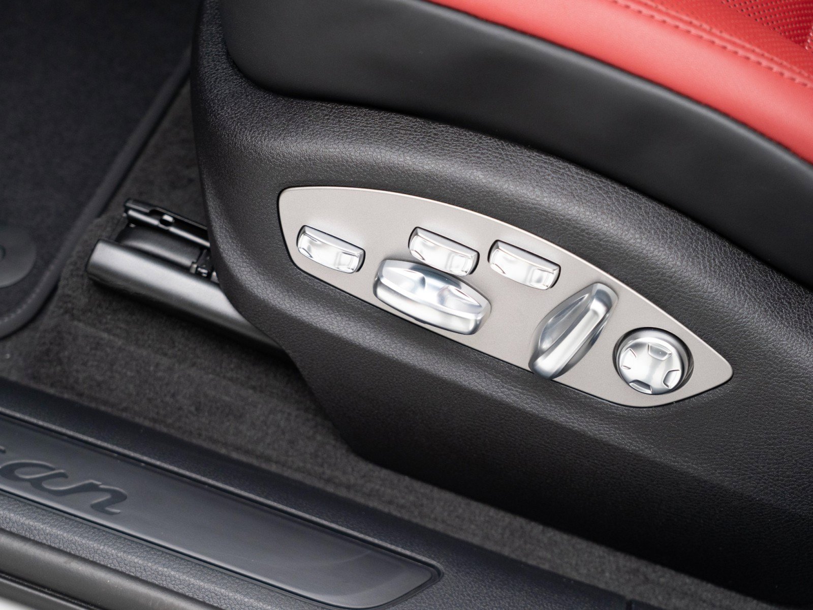 New 2026 Porsche Macan image 15