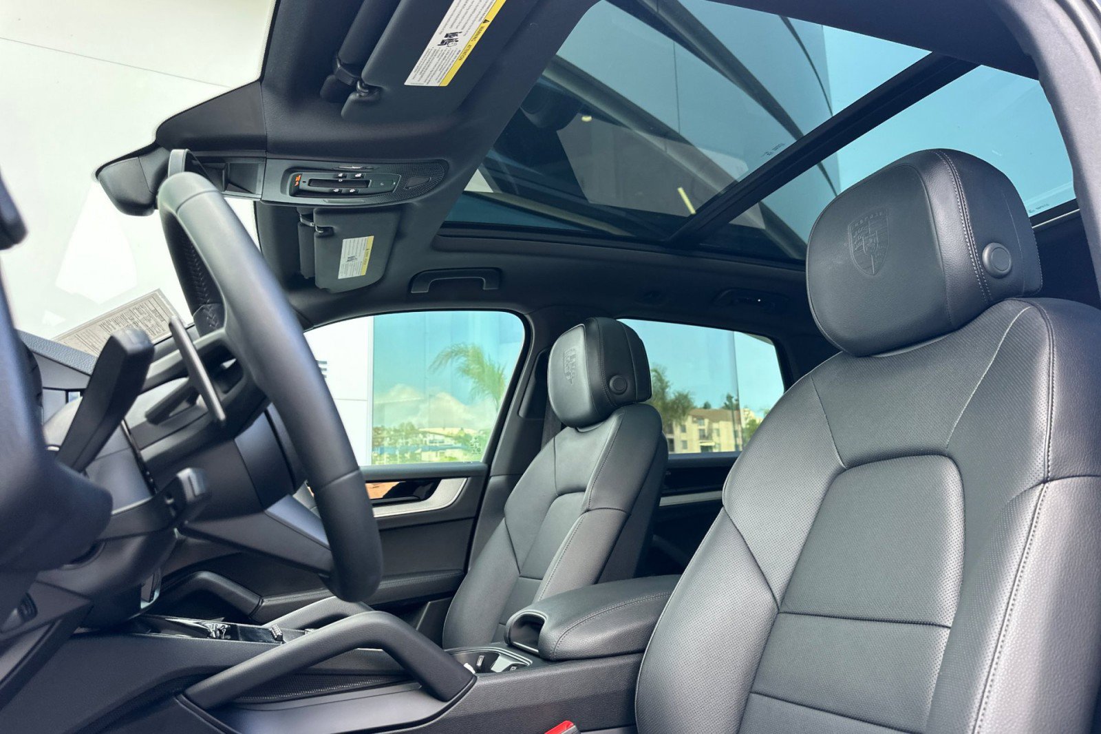 Certified 2025 Porsche Cayenne E-Hybrid image 5