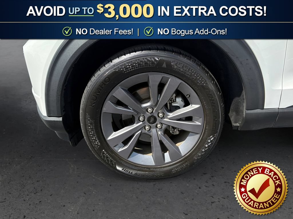 Used 2023 Ford Explorer XLT w/ Equipment Group 202A AWD/4WD image 13