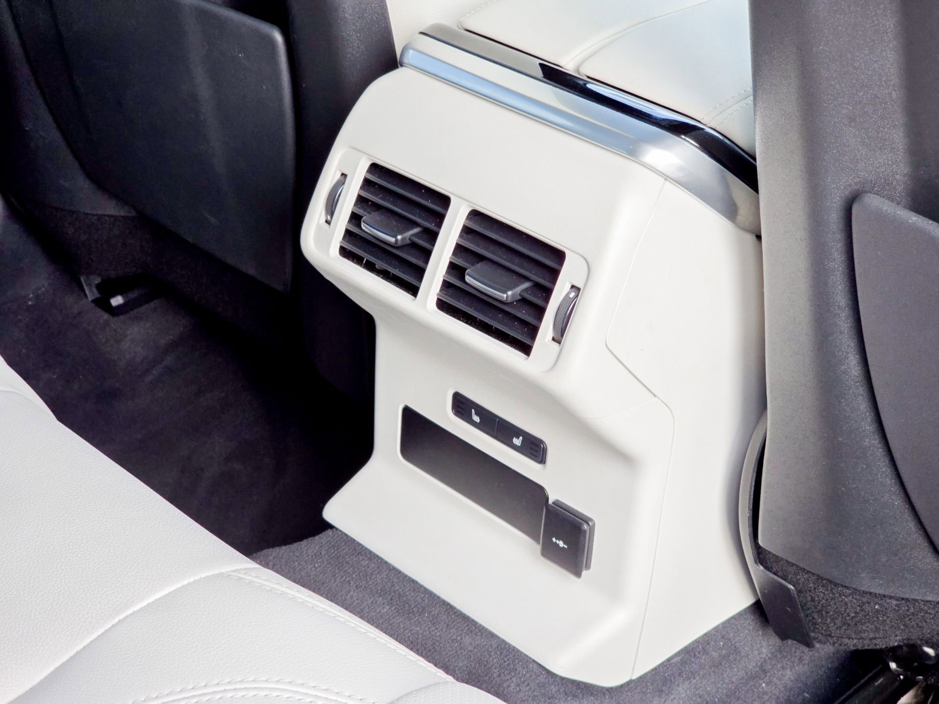 Used 2023 Land Rover Range Rover Velar R-Dynamic S image 21