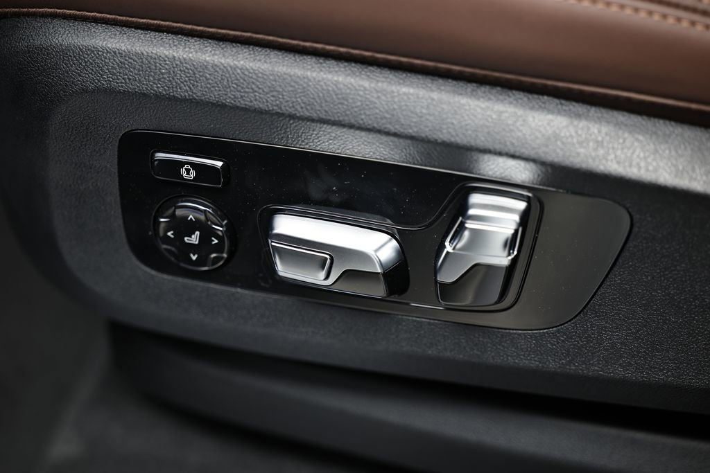 New 2026 BMW X5 xDrive50e w/ M Sport Package image 18