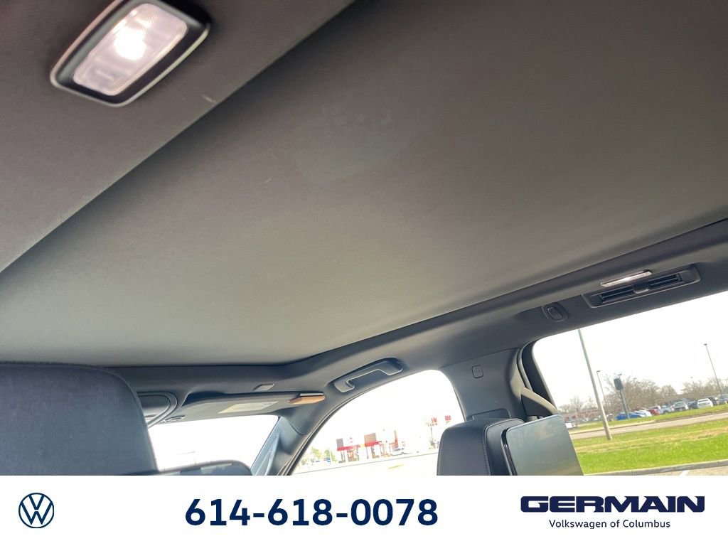 Used 2023 Chevrolet Suburban Z71 w/ Luxury Package image 23