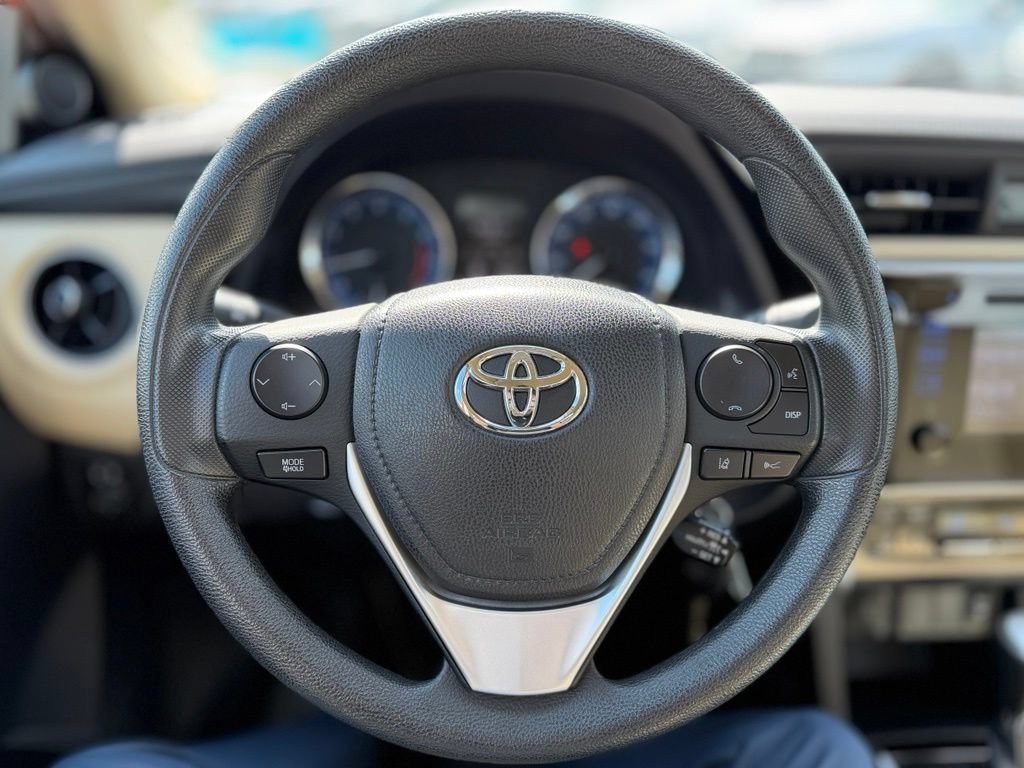 Used 2017 Toyota Corolla LE FWD image 6