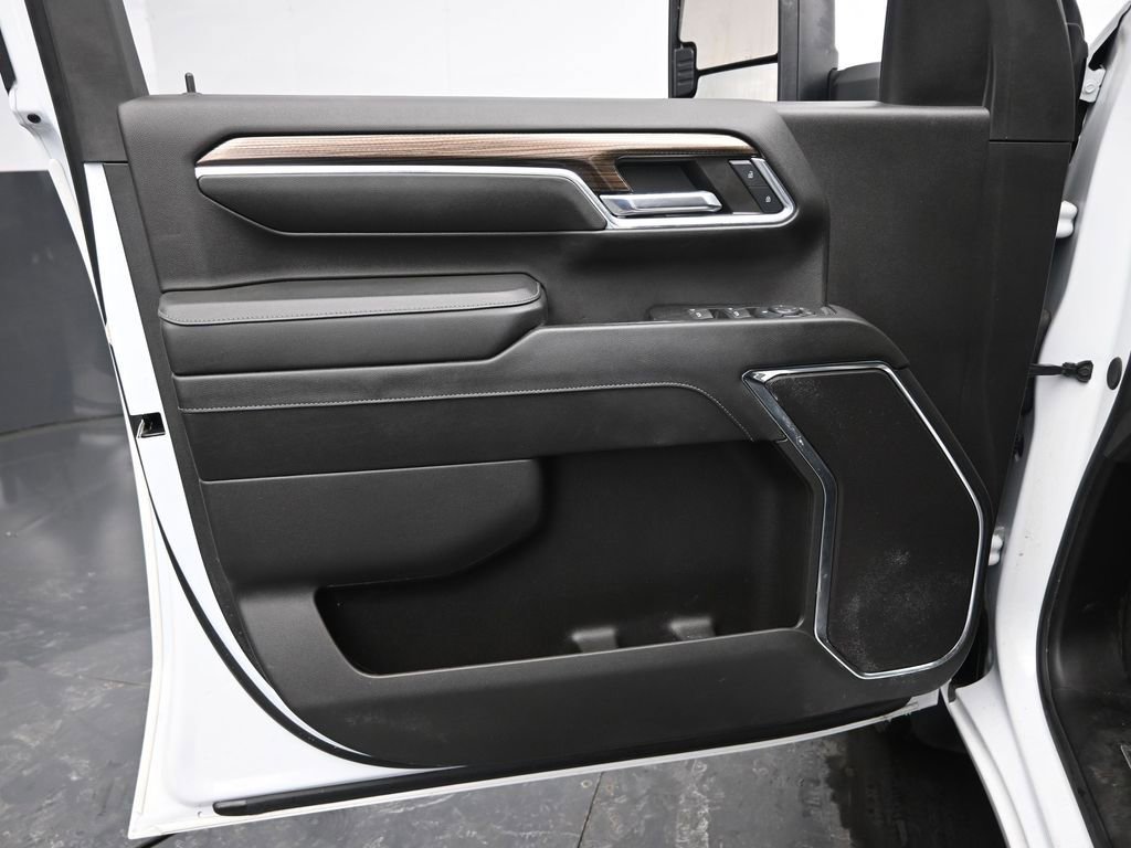Used 2024 Chevrolet Silverado 2500 LT w/ Convenience Package image 26