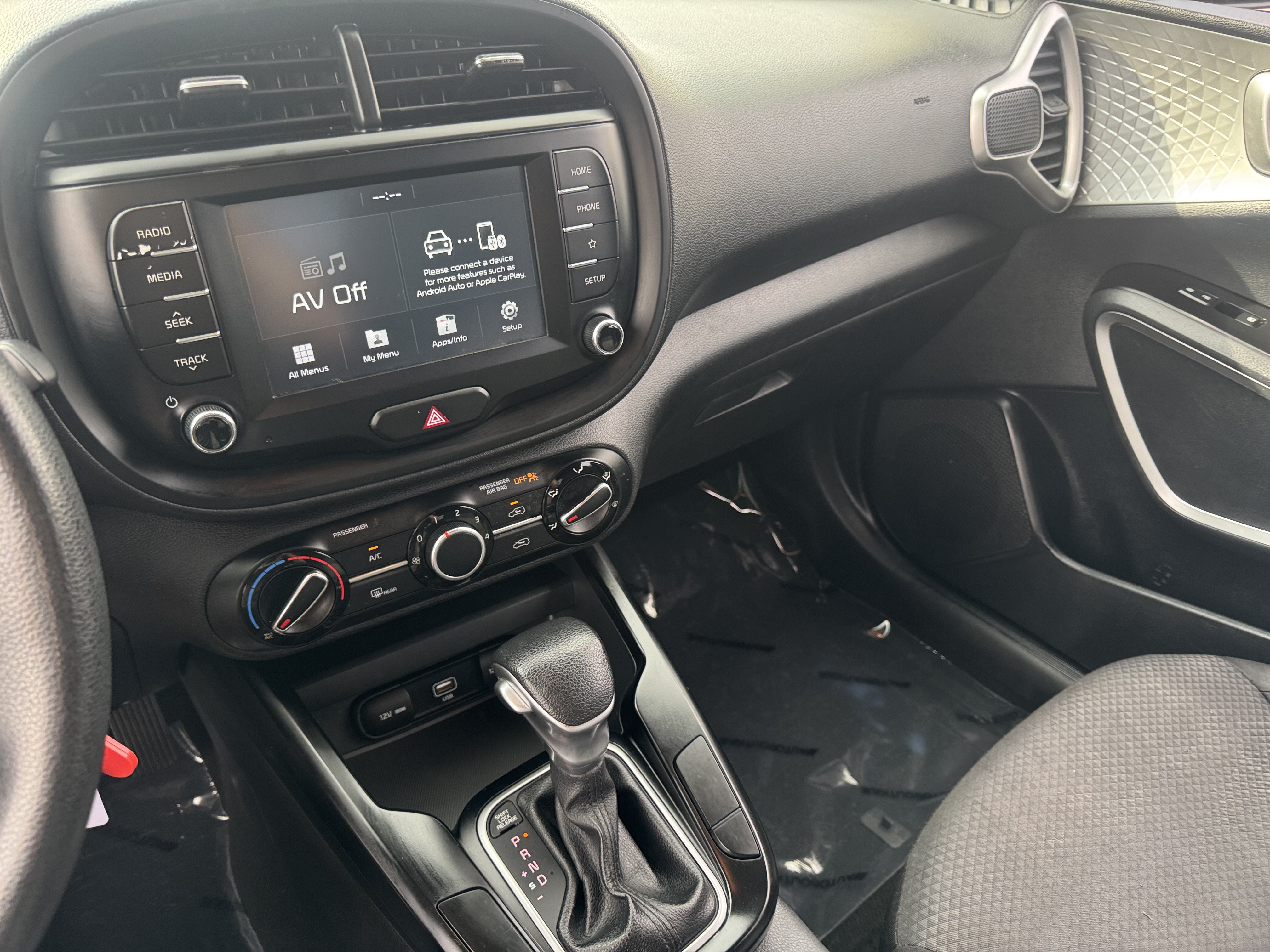Used 2020 Kia Soul LX FWD image 23
