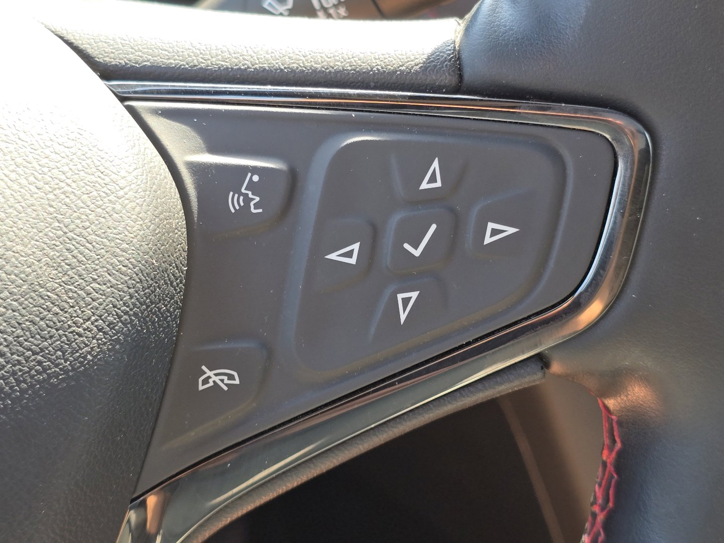 Certified 2023 Chevrolet Equinox RS w/ RS Leather Package FWD image 14