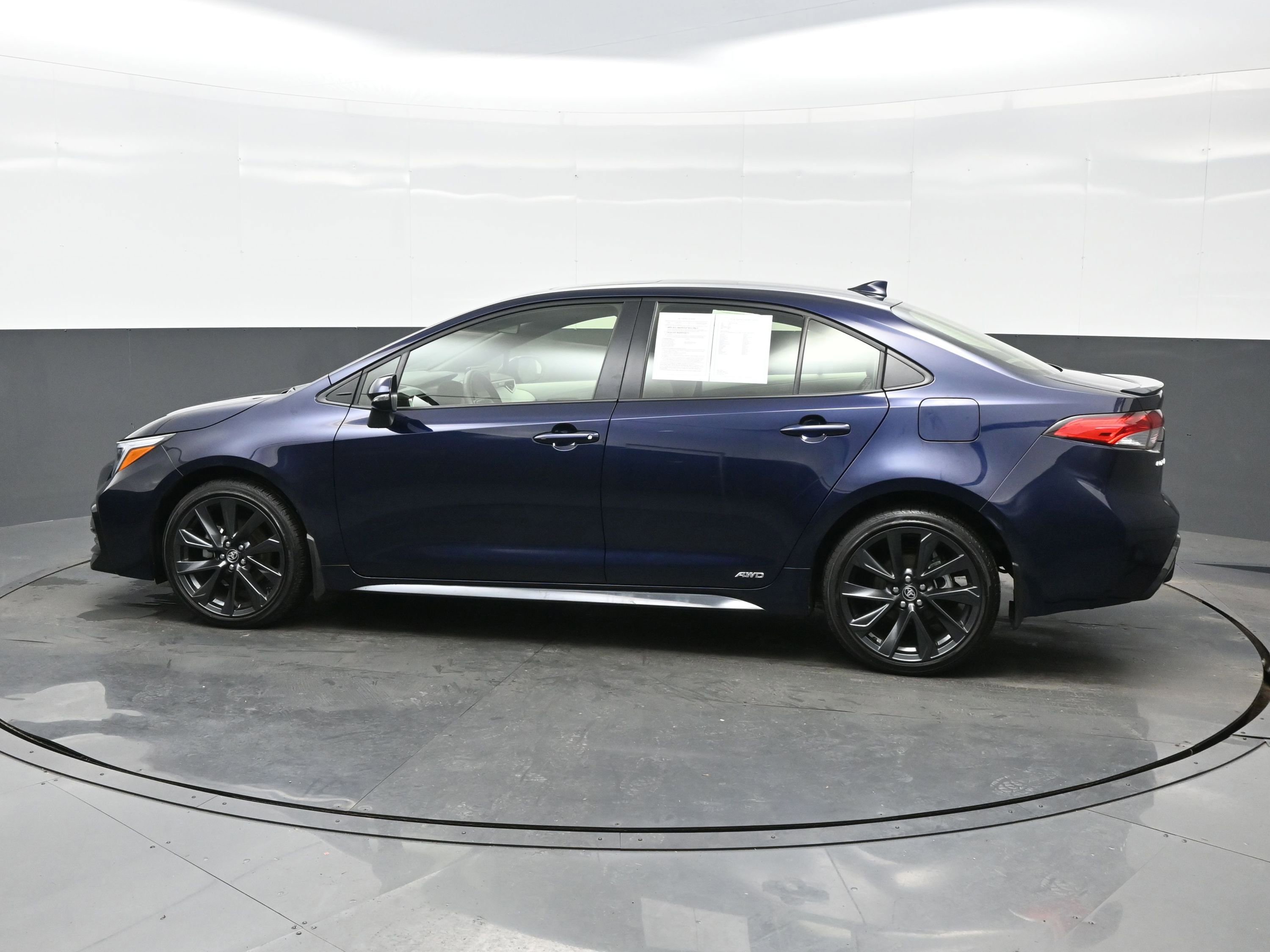 Used 2024 Toyota Corolla SE image 3