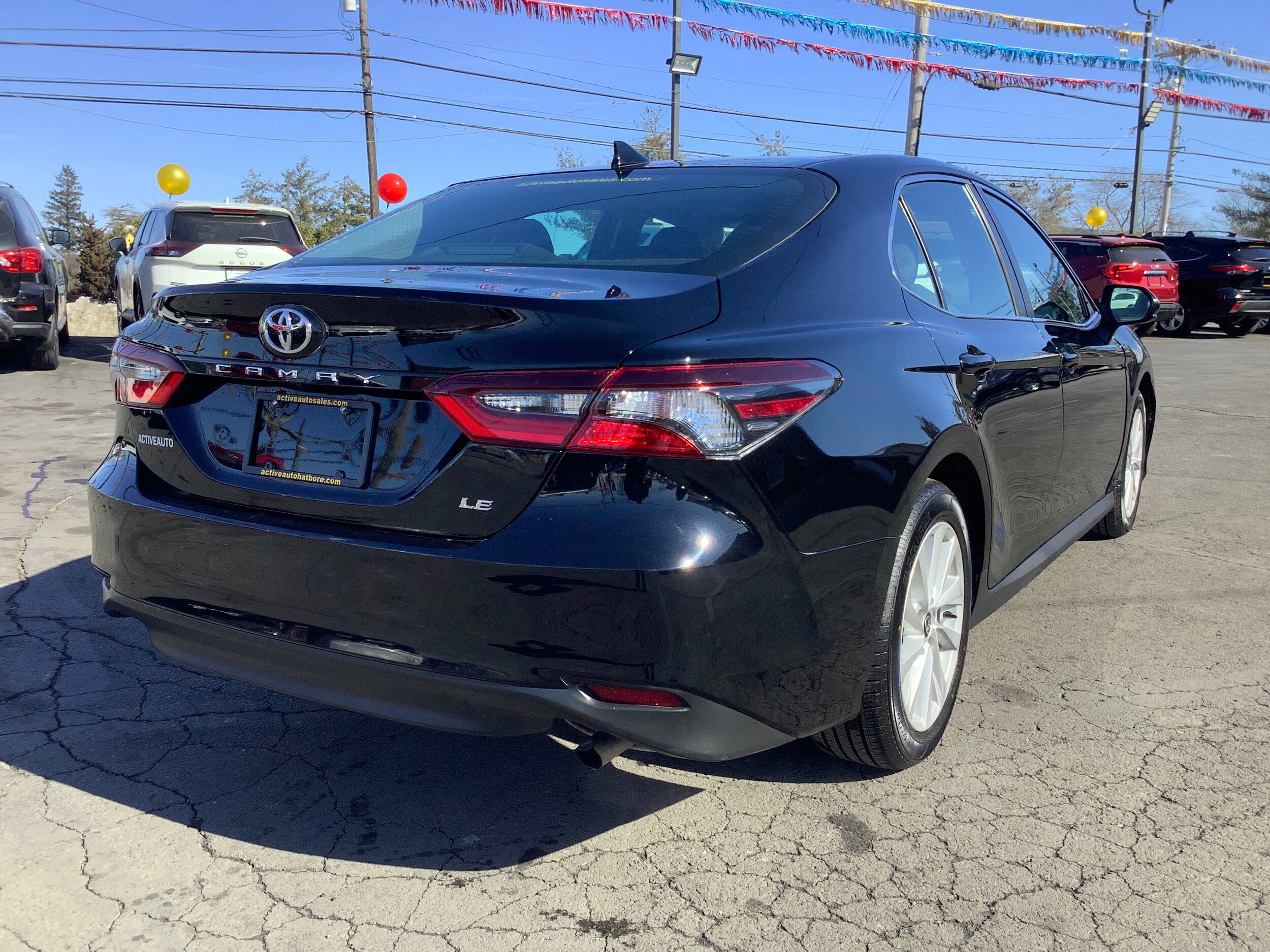 Used 2022 Toyota Camry LE FWD image 8