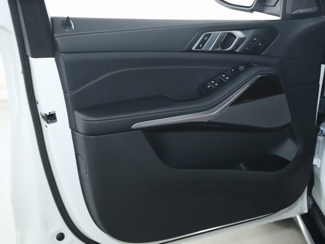 Used 2026 BMW X5 xDrive40i w/ Climate Comfort Package image 16
