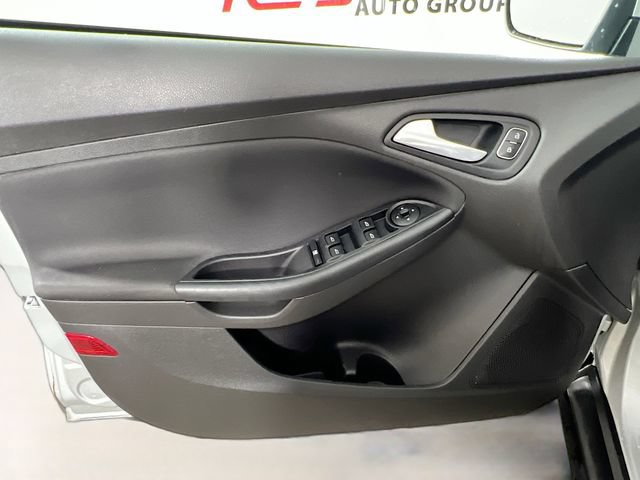 Used 2017 Ford Focus SE FWD image 28