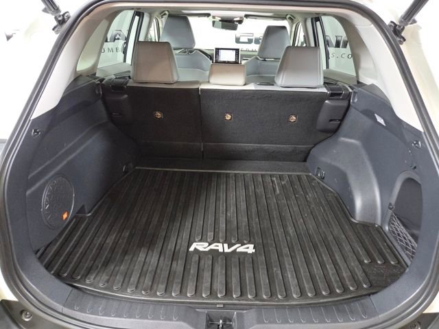 Used 2020 Toyota RAV4 Limited image 23