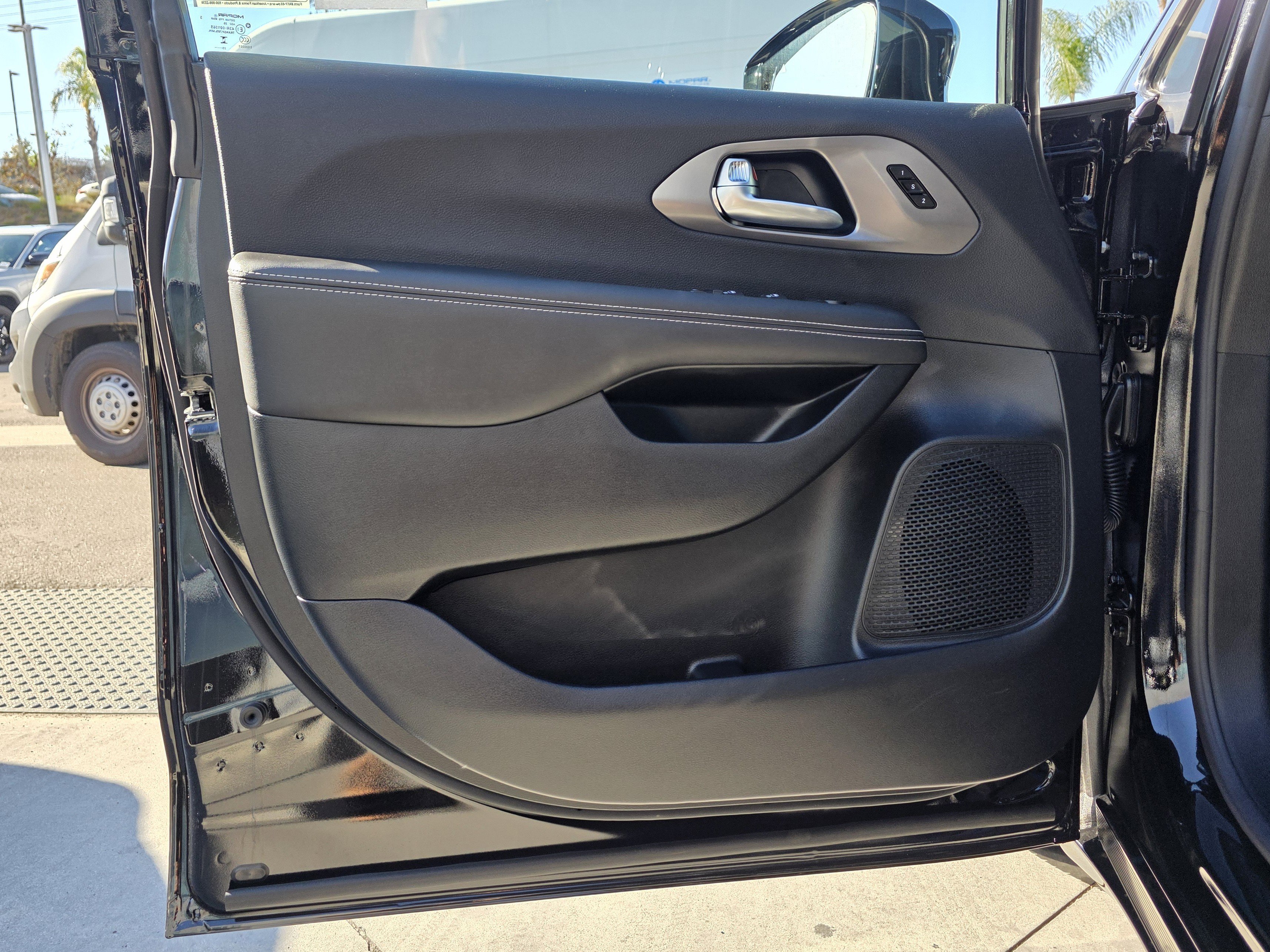 New 2026 Chrysler Pacifica Select FWD image 10